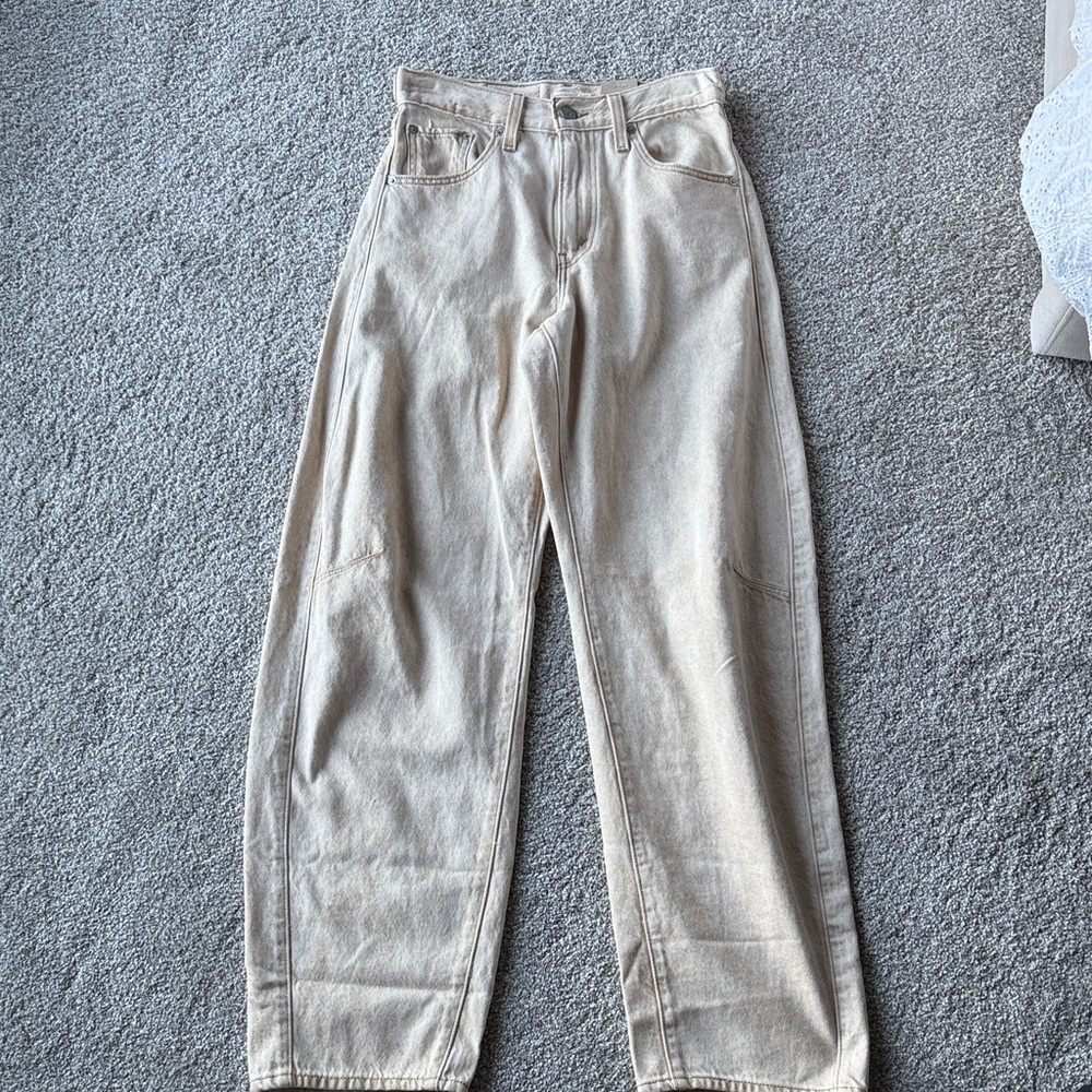 Levi's Cream Cinch Barrel Jeans